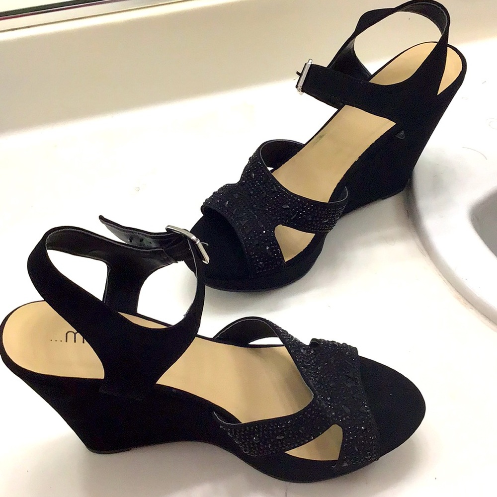 Black heal shoes with black sparkles on toe front